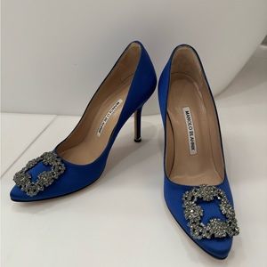 Auth Manolo Blahnik Hangisi